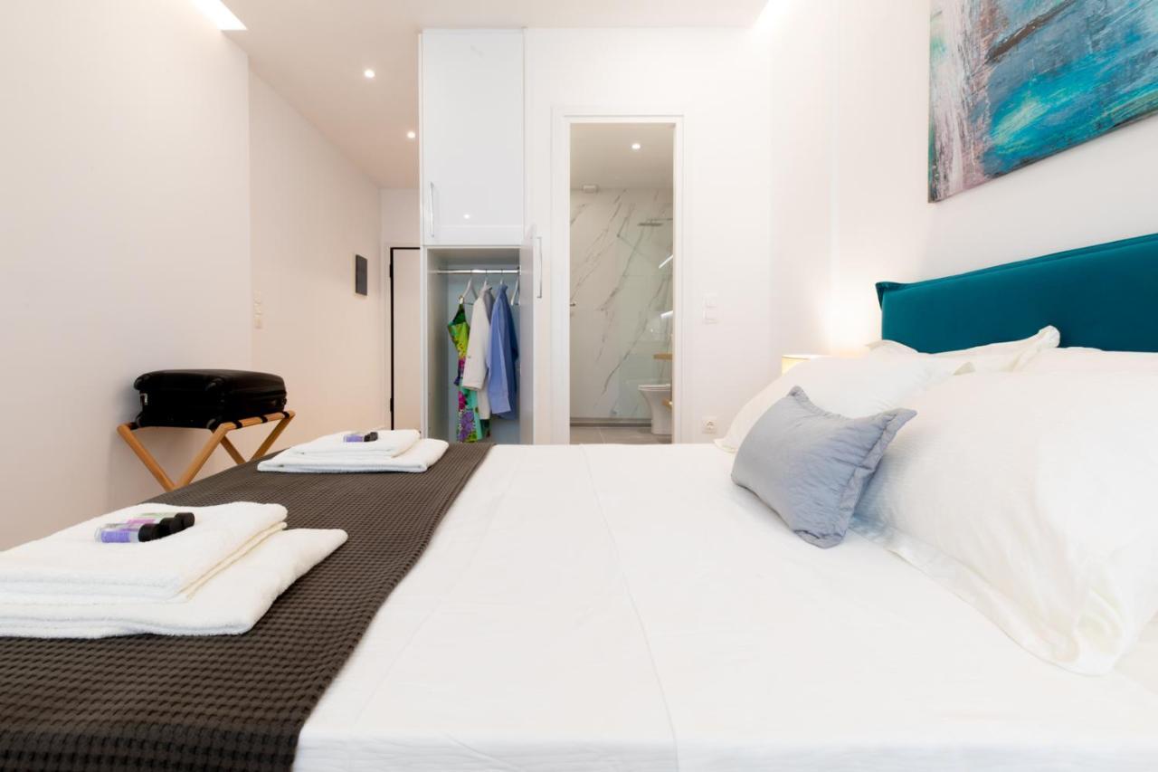 Minimal In Plaka Apartment